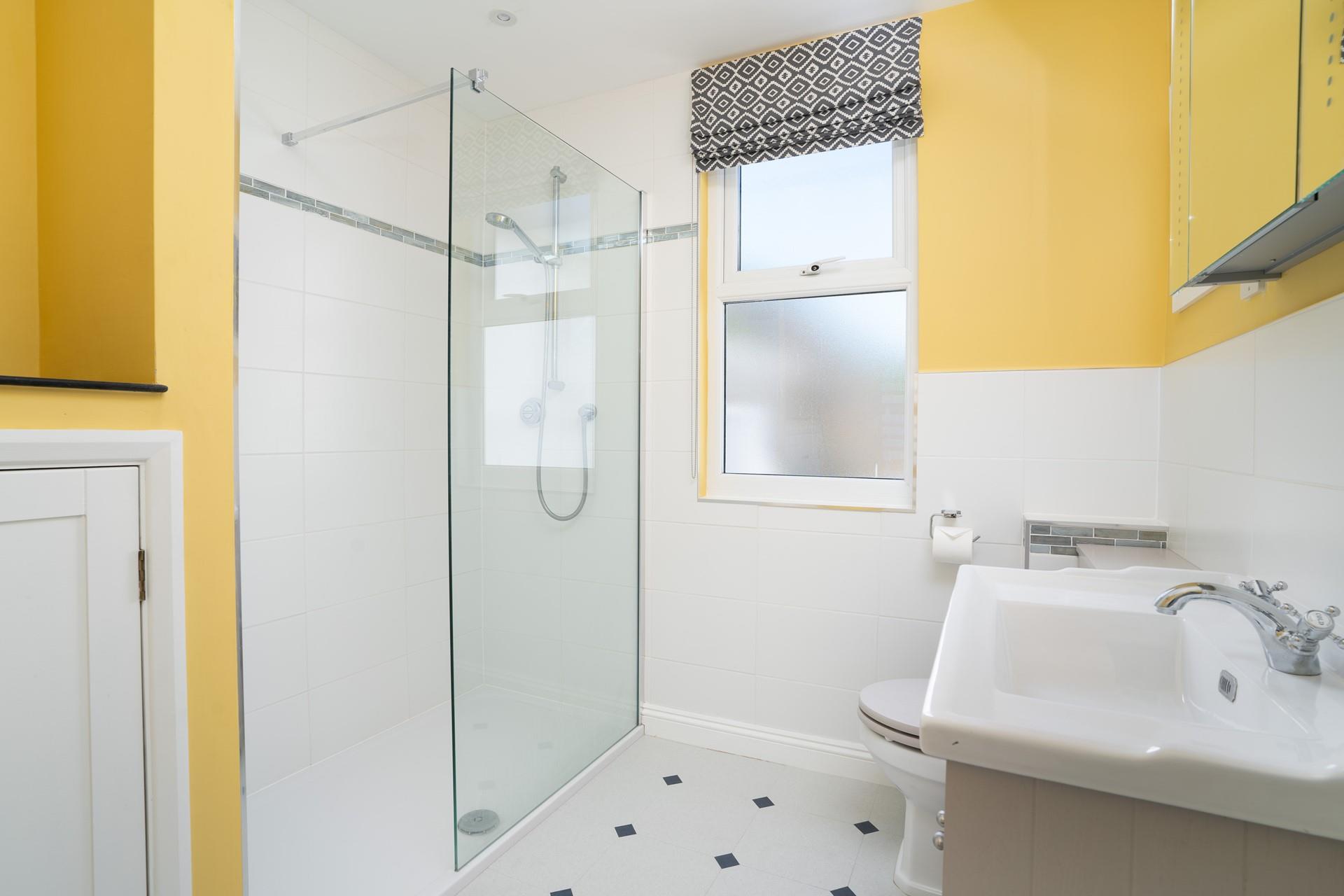 Wash off your sandy toes in the shower and get dressed up for an evening town, try The Sloop Inn for a harbour front beer garden.