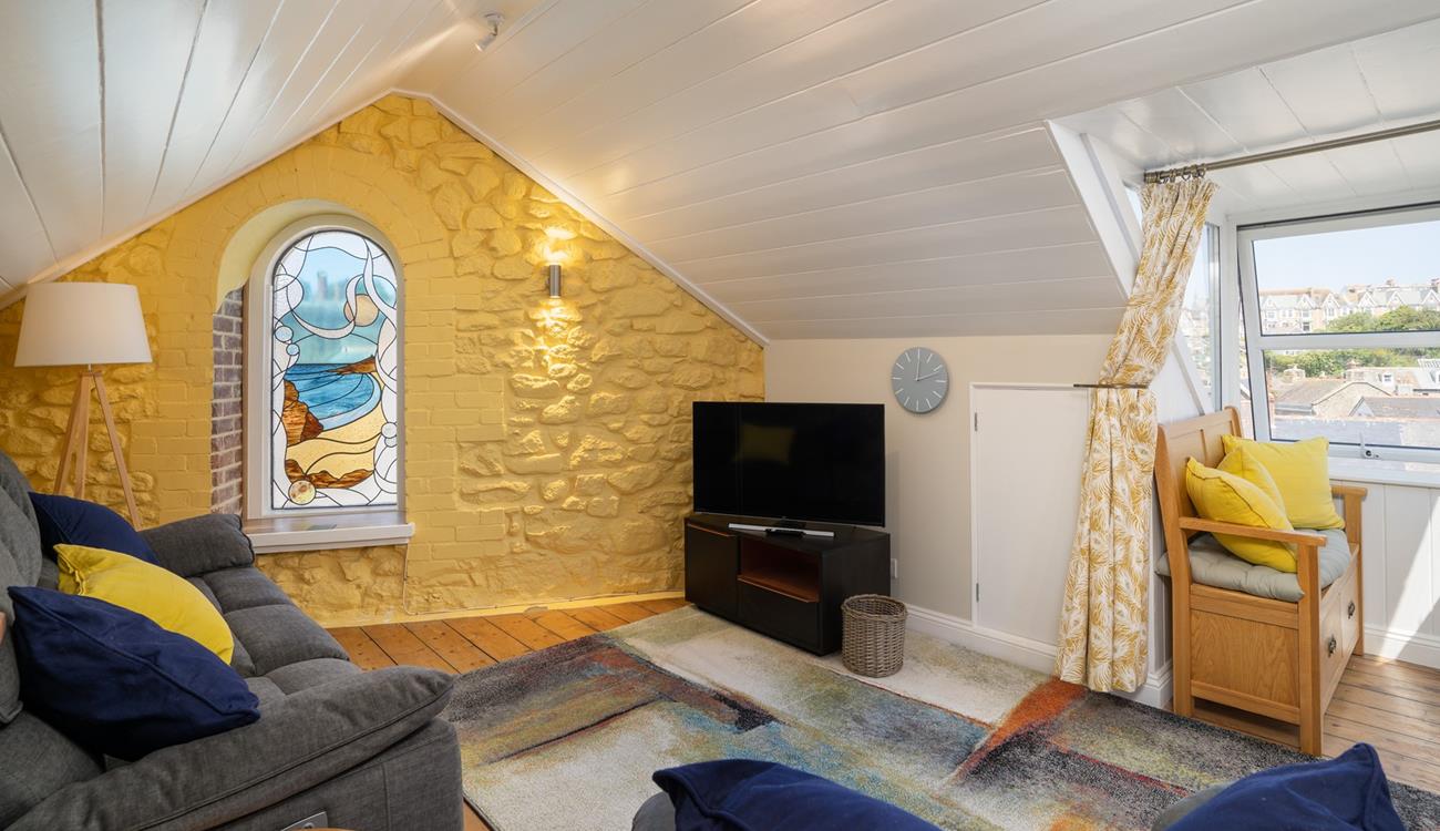 After spending a day splashing in the turquoise waters of Porthmeor beach, come back to cosy in front of the TV for a chilled evening.