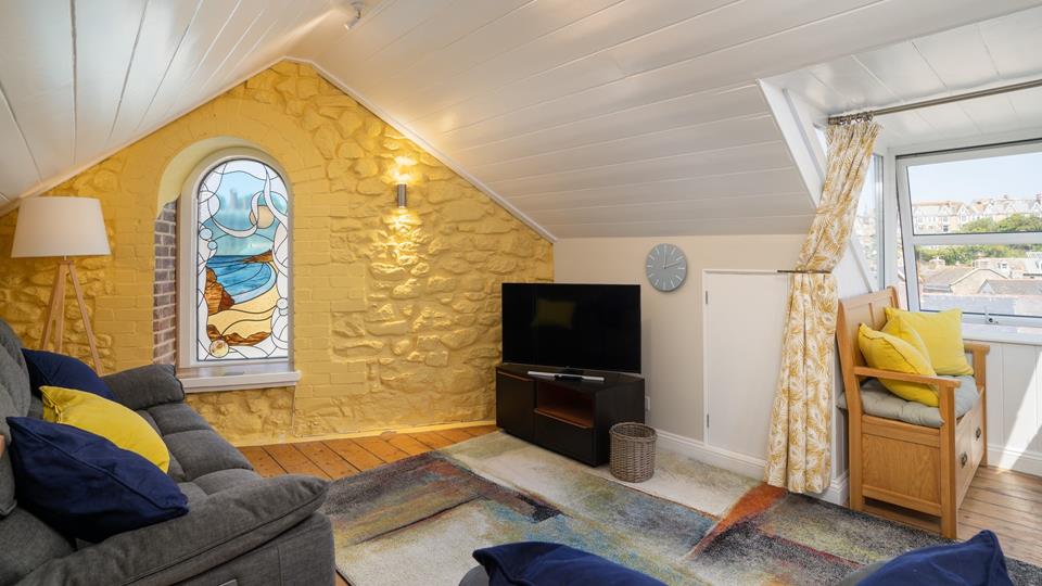 After spending a day splashing in the turquoise waters of Porthmeor beach, come back to cosy in front of the TV for a chilled evening.