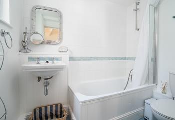 After a picturesque walk on the coast path to Zennor, soak in the bath and take the time to unwind. 