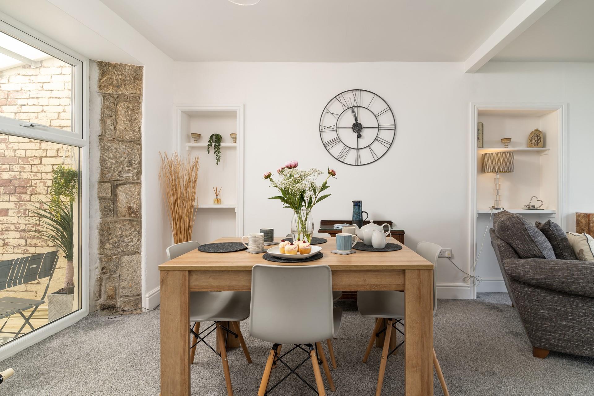 Make the most of mealtimes together around the dining table.