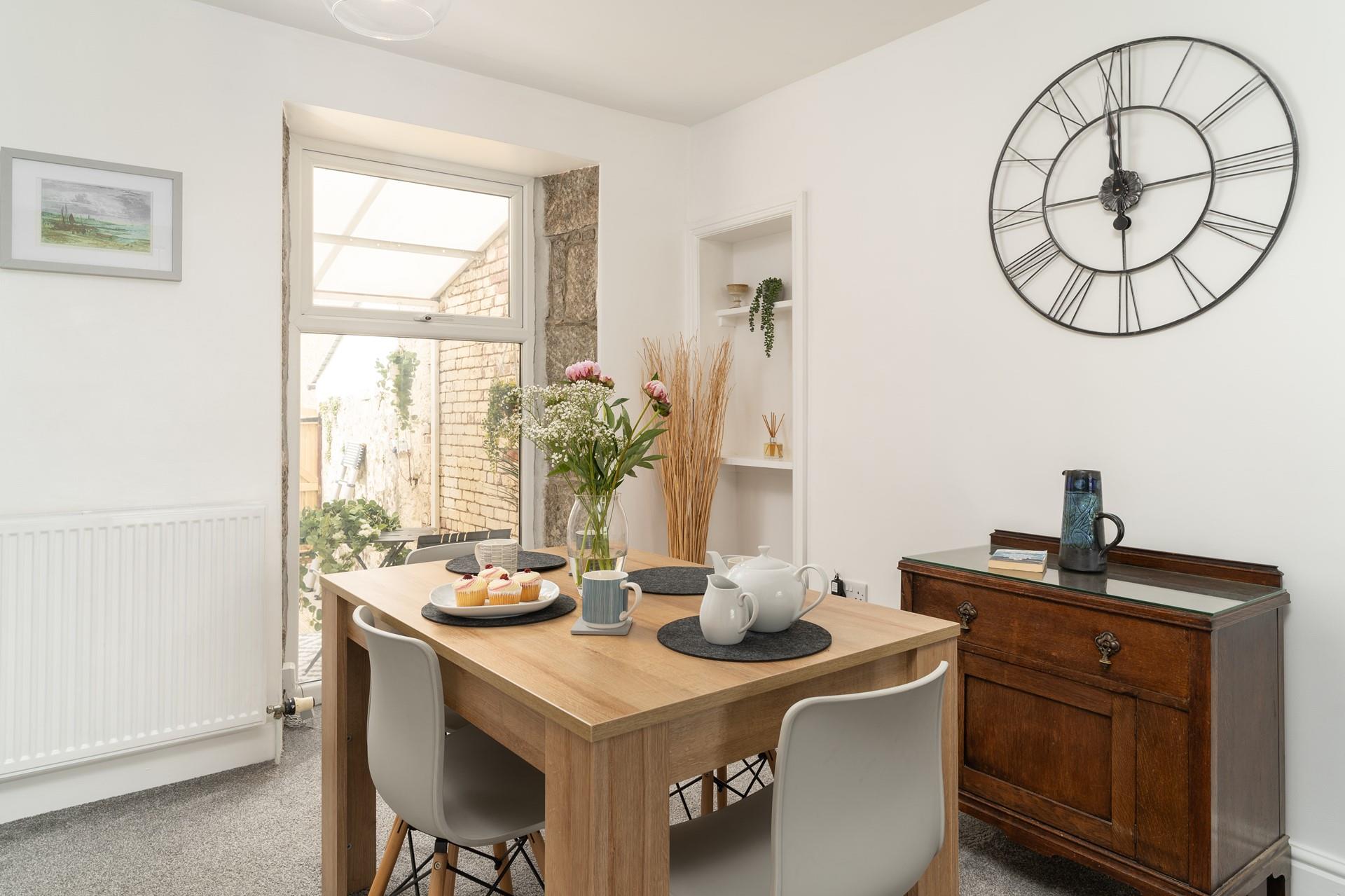 Tuck into tasty breakfasts or indulgent afternoon teas.