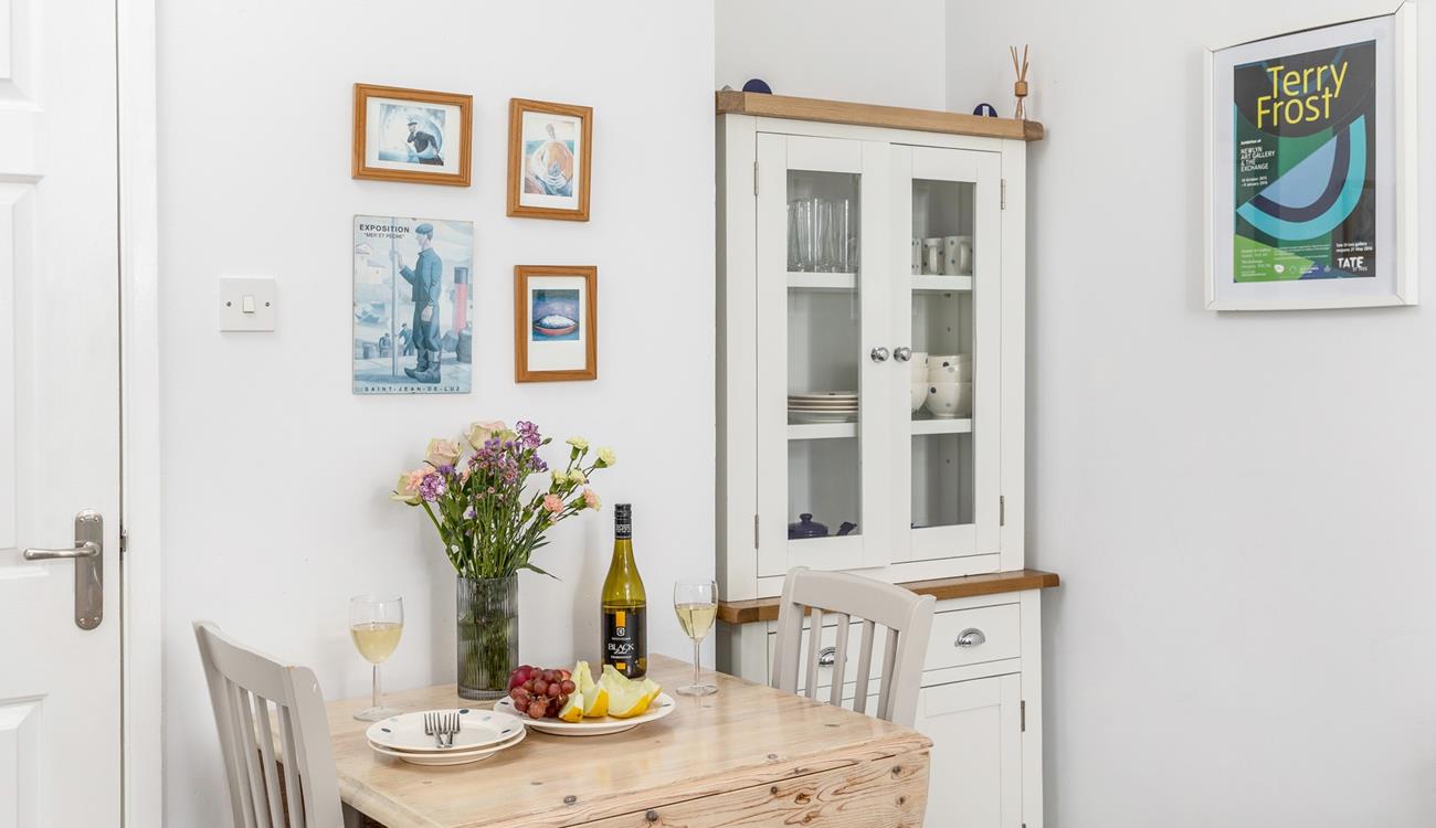 Enjoy a hearty breakfast of fresh pastries before heading out to explore the beautiful sights of the South West Coast Path.