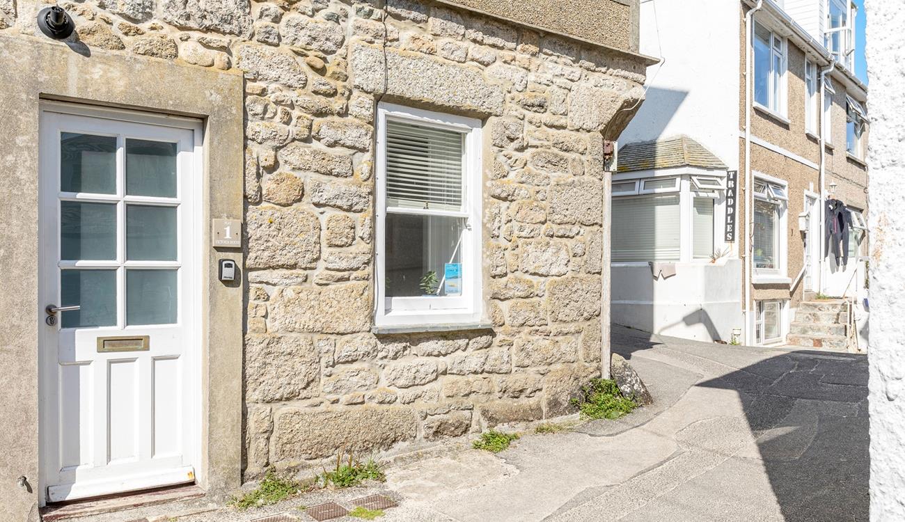 Located in the heart of St Ives, you are close to all the shops, restaurants and sandy beaches of the town.