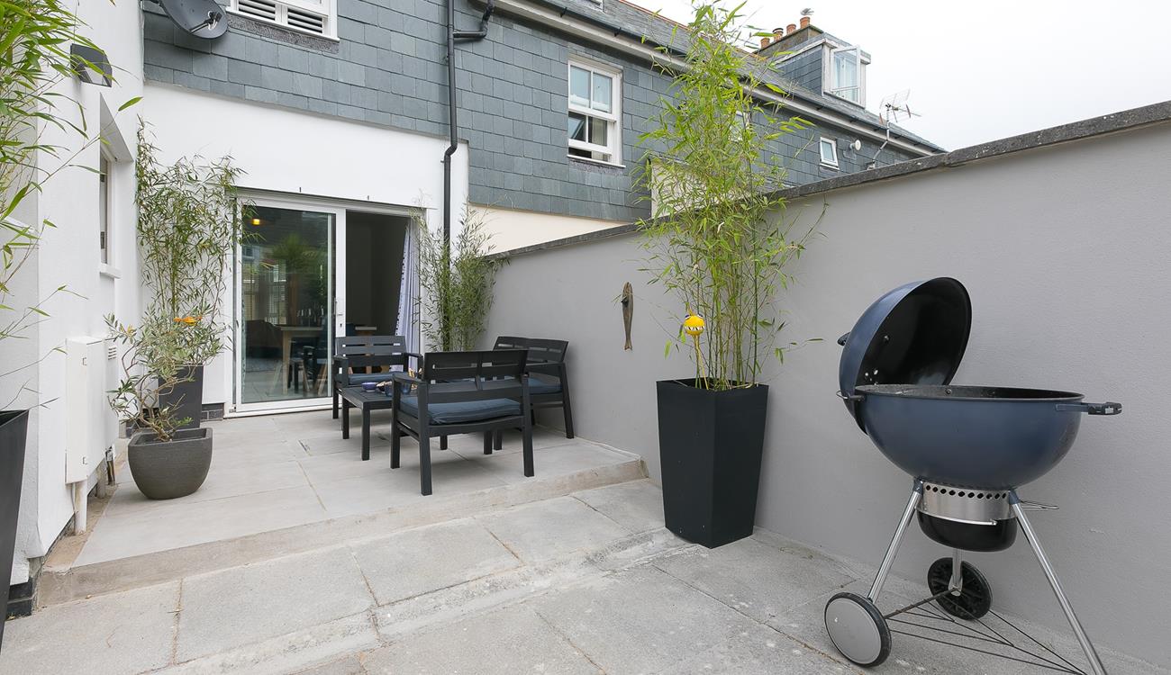 Come back from the beach and light the BBQ for an evening of alfresco dining.