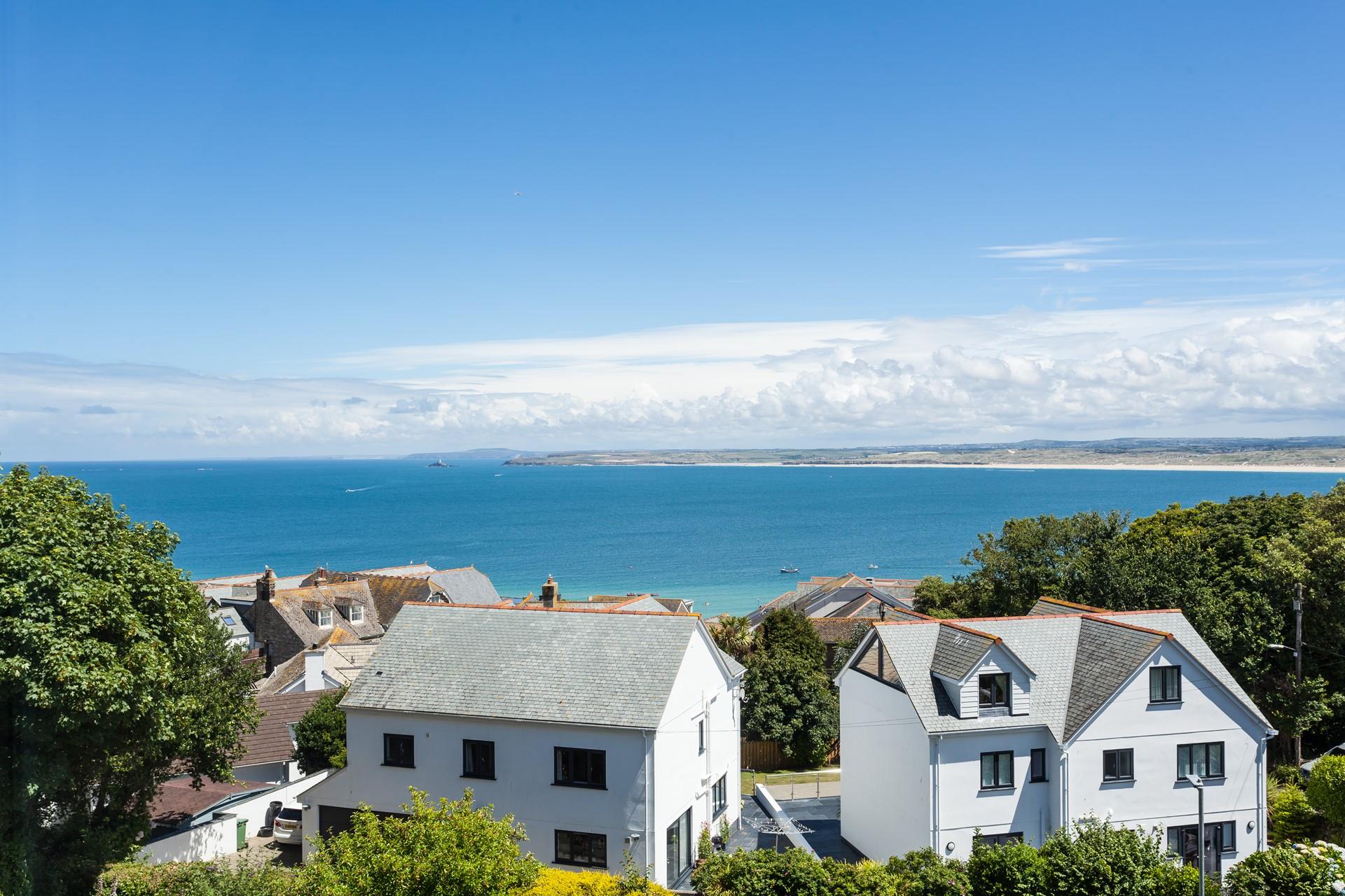 Mor Gwel is located away from the hustle and bustle but close enough to walk into town.