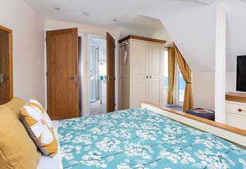 Mor Gwel is perfect for couples or families to enjoy a Cornish seaside staycation. 