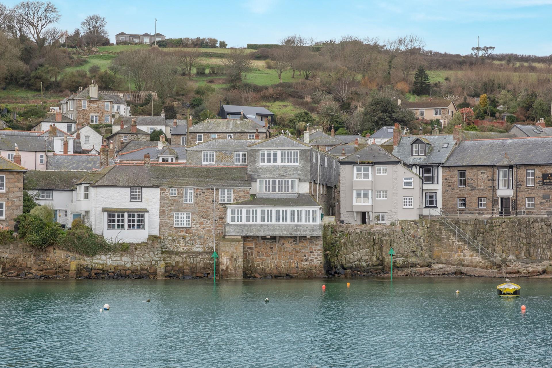 Lamorna is ideally situated with stunning views!