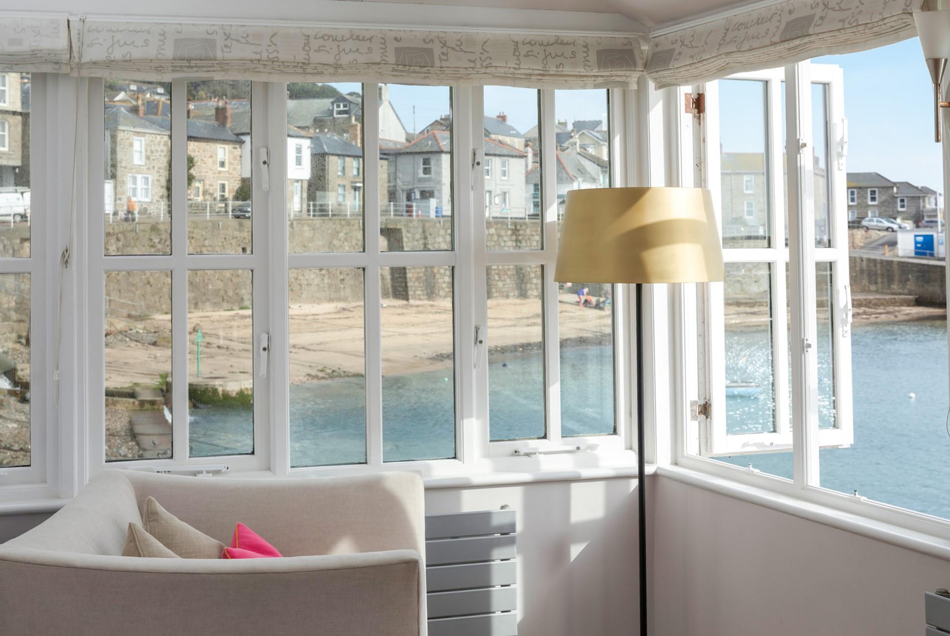 Pick up freshly caught catch of the day and serve up a delicious dinner in the kitchen.