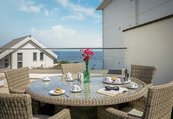 Have afternoon tea and cake out on the balcony in the afternoon sunshine.