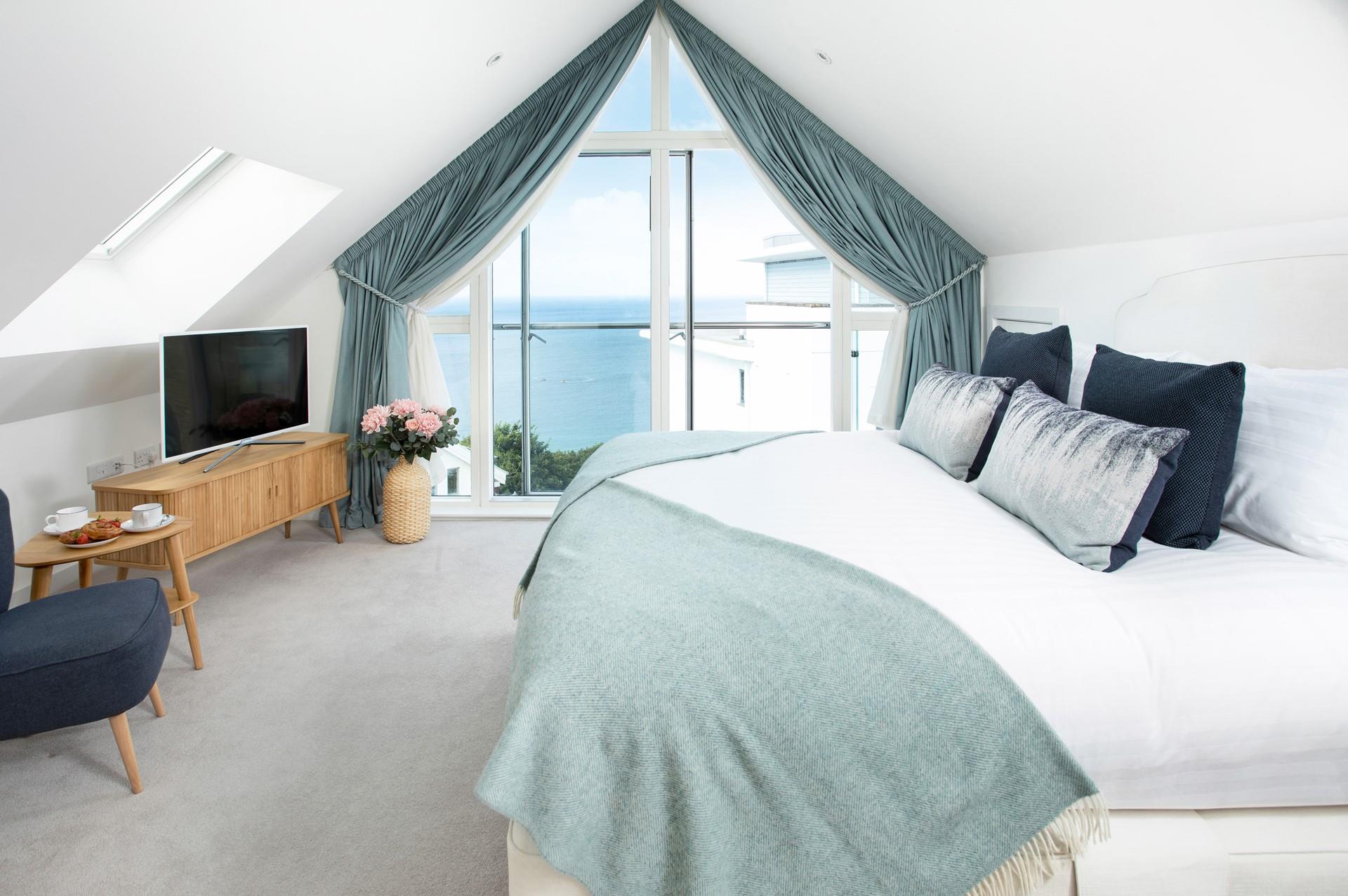 Open the curtains and watch the sunrise while you get ready for an early morning swim on Porthminster.