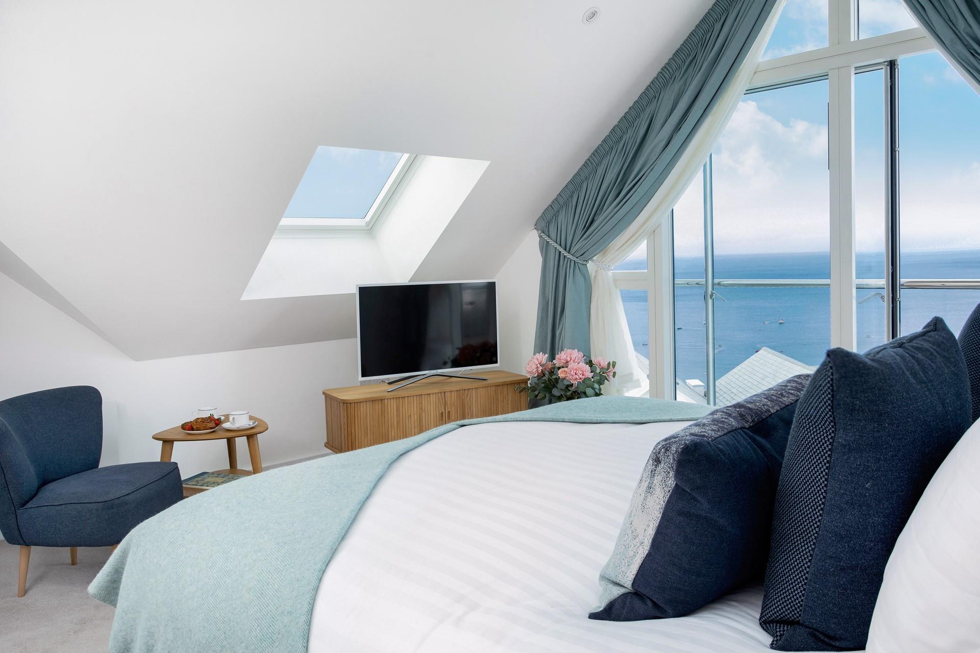 Relax in the soft sumptuous king size bed and drift off to sleep after your last peep of St Ives Bay.