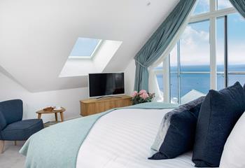 Relax in the soft sumptuous king size bed and drift off to sleep after your last peep of St Ives Bay.