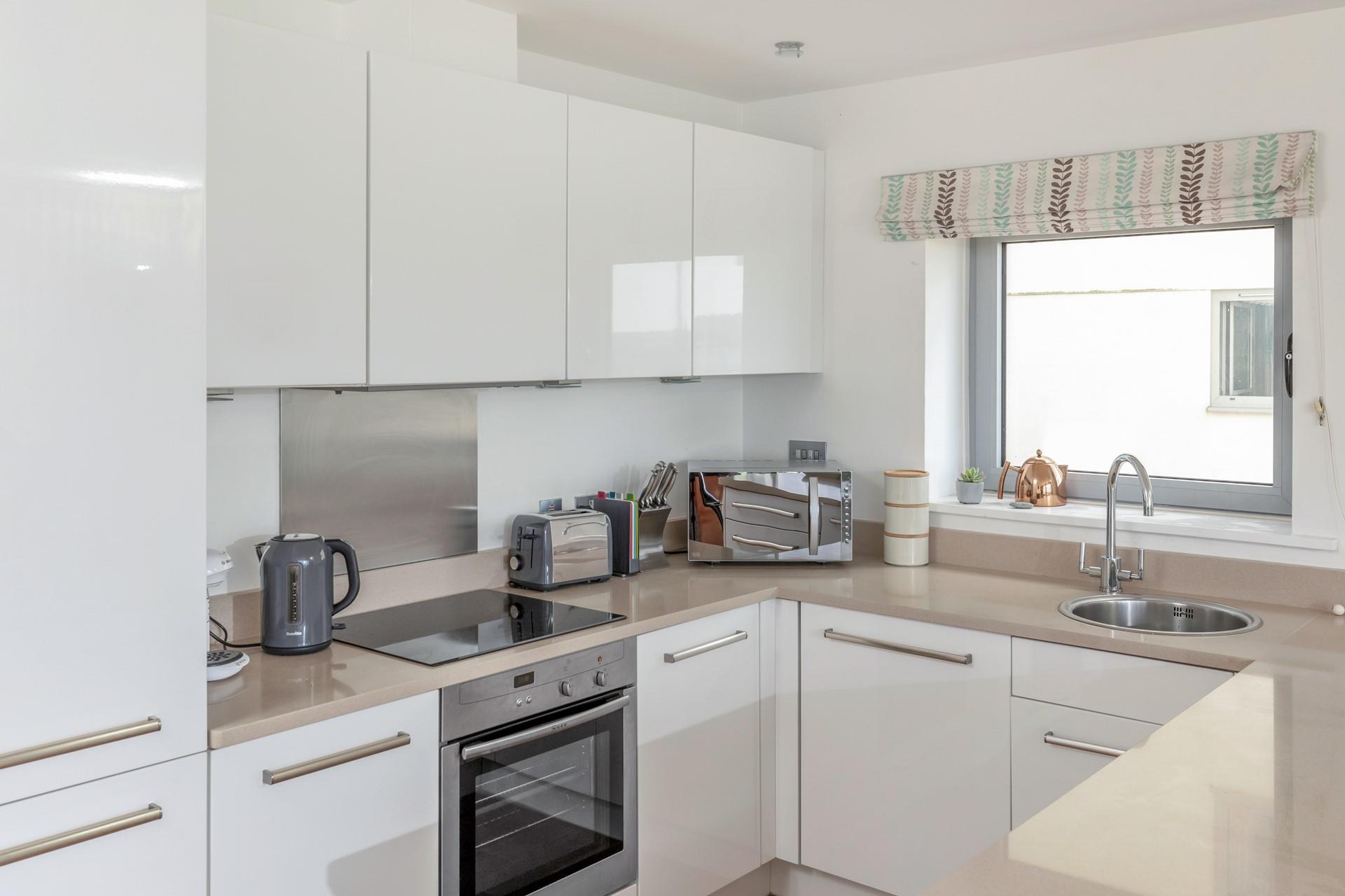 The stylish kitchen has all the amenities you need.