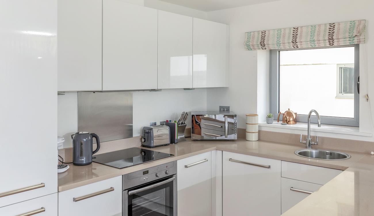 The stylish kitchen has all the amenities you need.