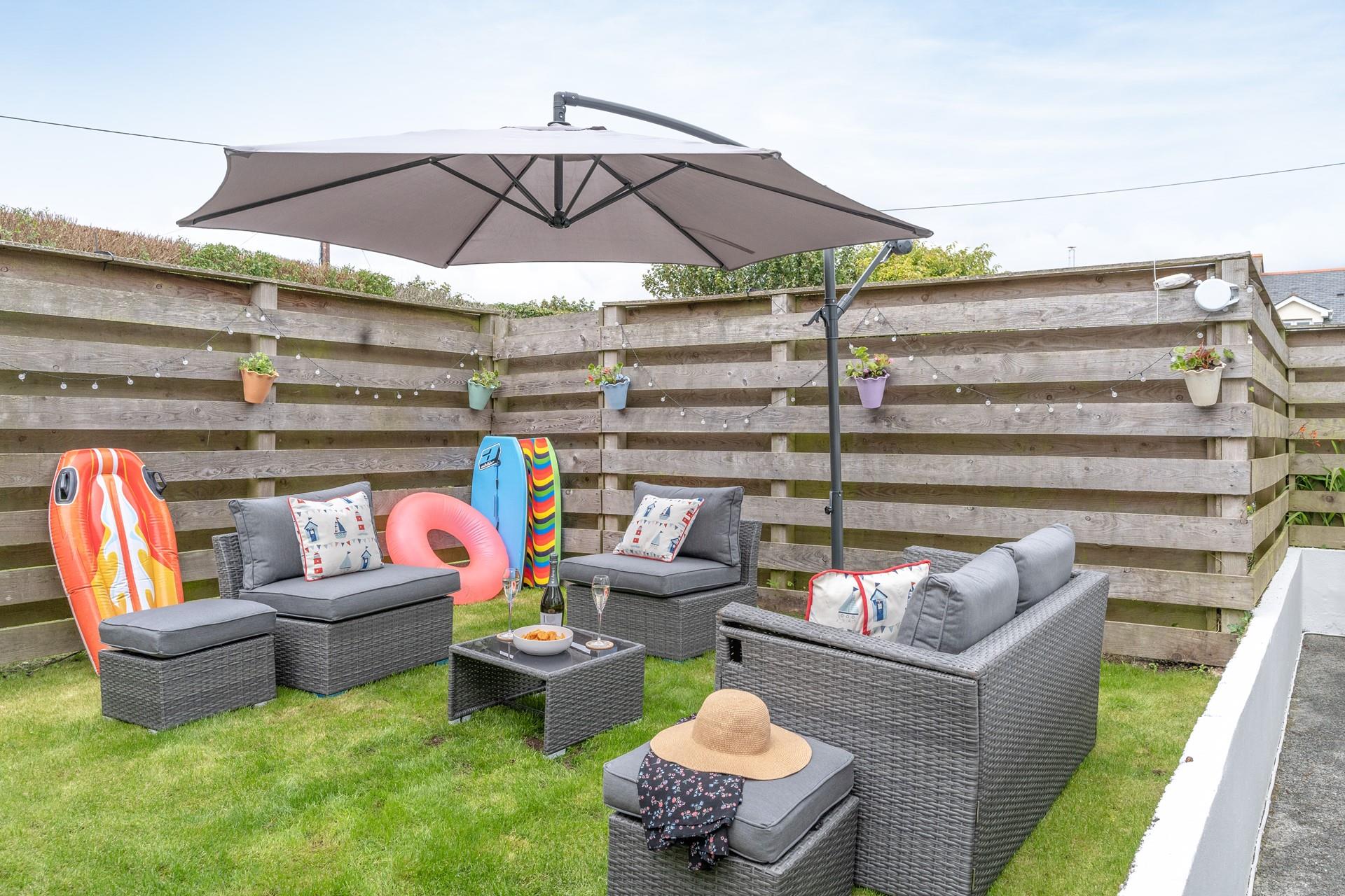 Soak up the afternoon sun in comfort and style while you enjoy a little glass of something. 