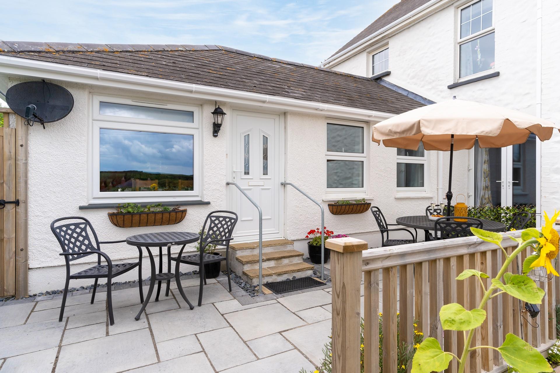 Enjoy your dinner al fresco while you soak up the last of the evening sun. 