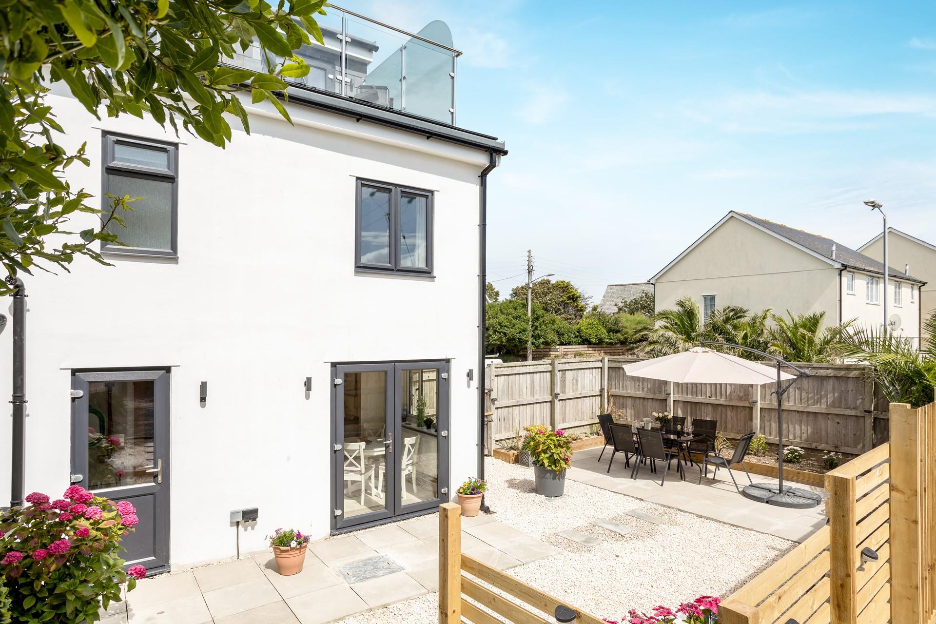 Enjoy long lazy lunches in the suntrap garden.