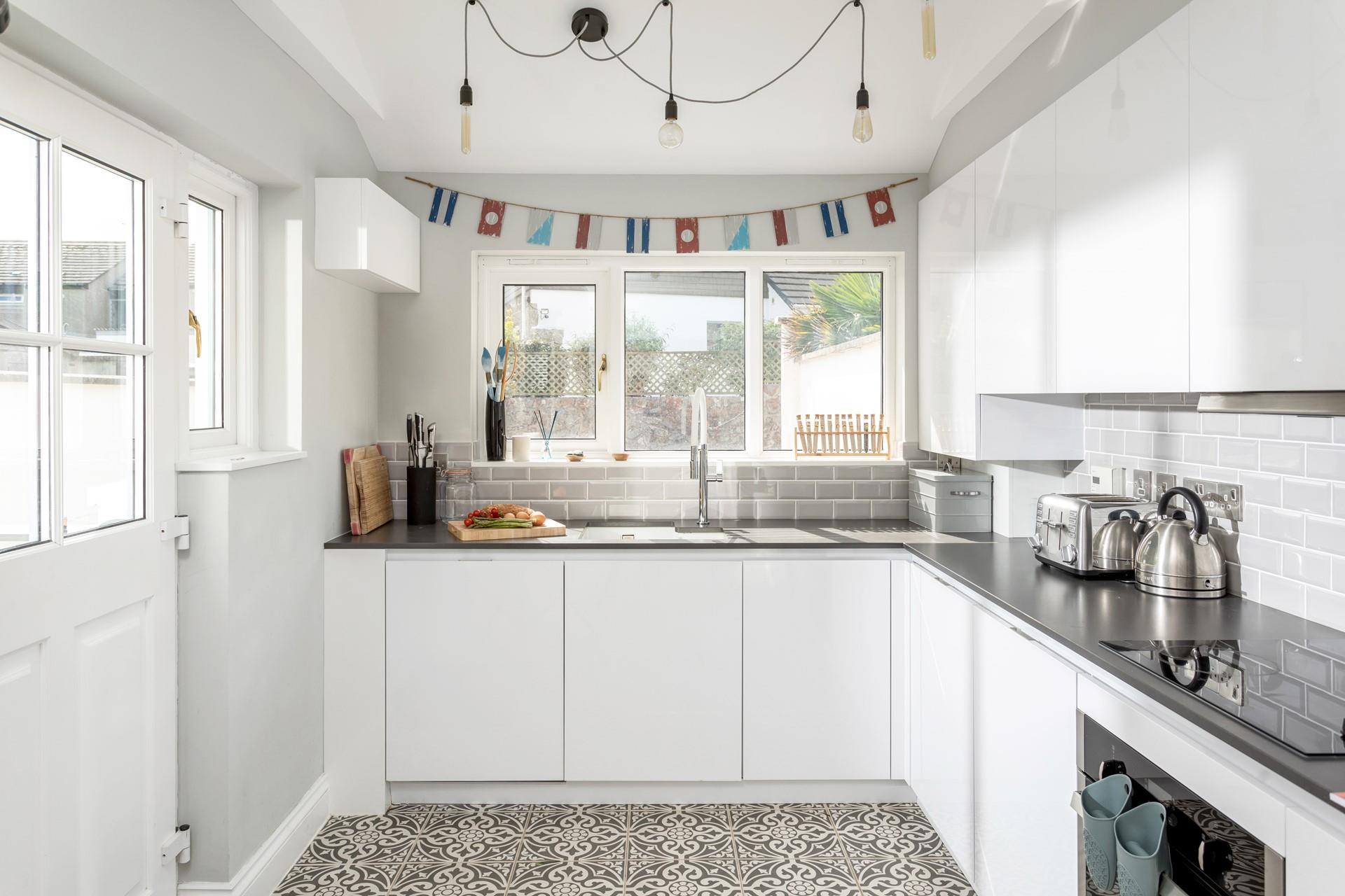 The modern and sleek kitchen is well-equipped for cooking tasty meals.