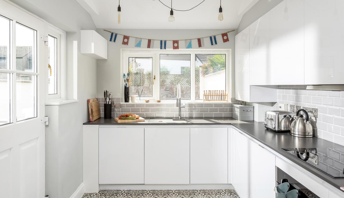 The modern and sleek kitchen is well-equipped for cooking tasty meals.