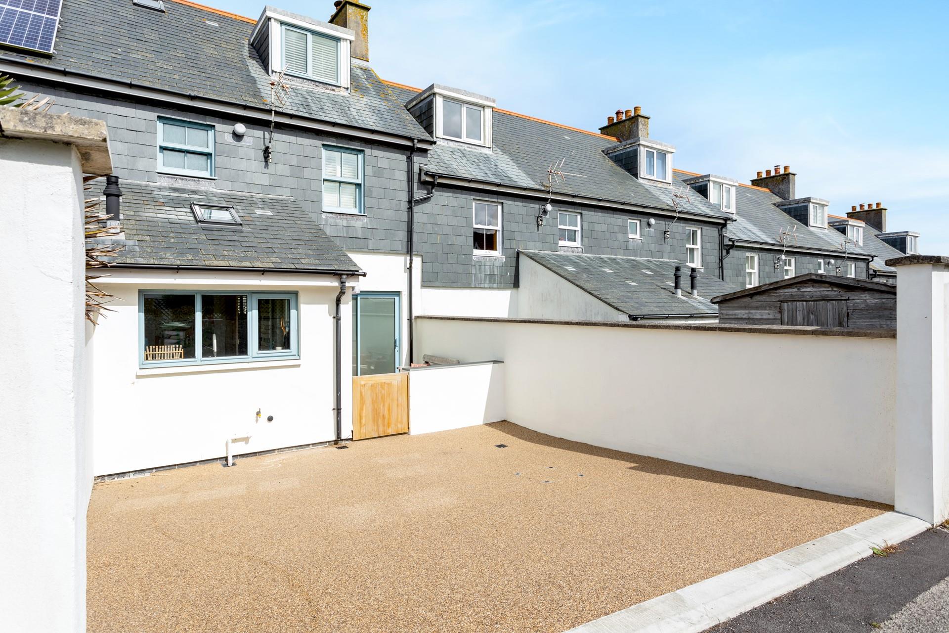 Park the car and forget about it for the week as you explore St Ives on foot.