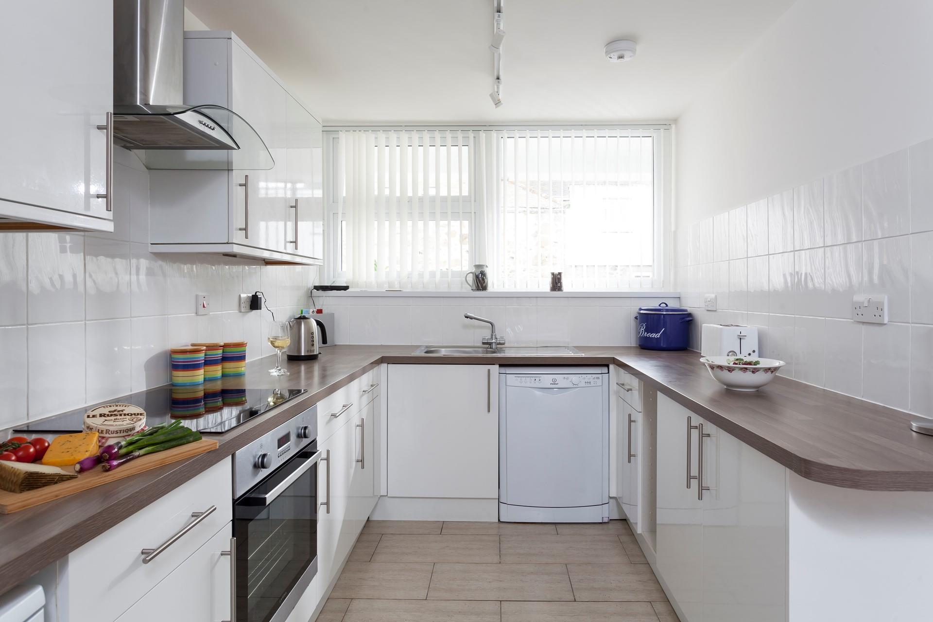 The well-equipped kitchen is great for cooking the perfect breakfast to set yourself up for the day.