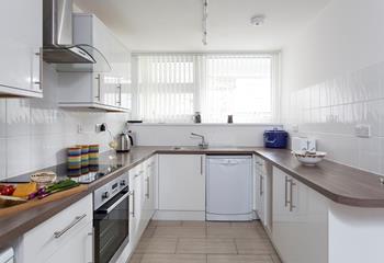 The well-equipped kitchen is great for cooking the perfect breakfast to set yourself up for the day.