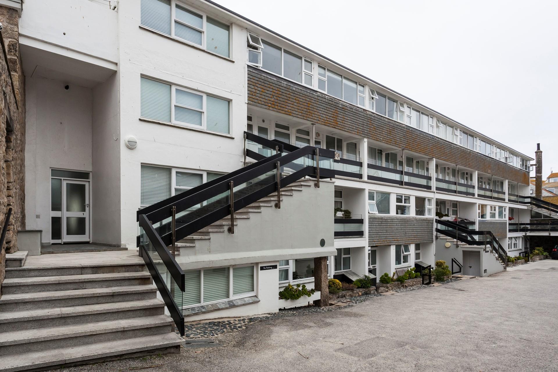 Located near all the shops and restaurants on offer as well as the all-important beaches.