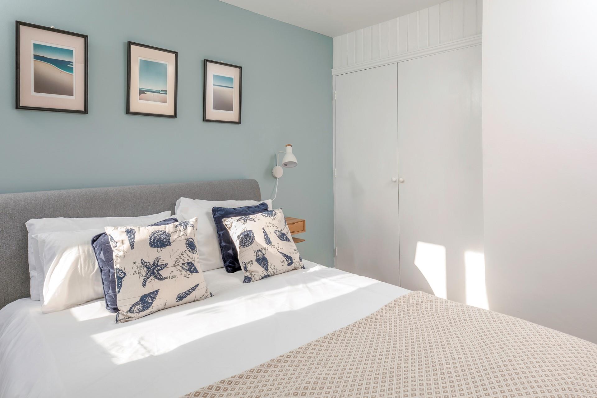 Splashes of seaside decor bring the coast inside.