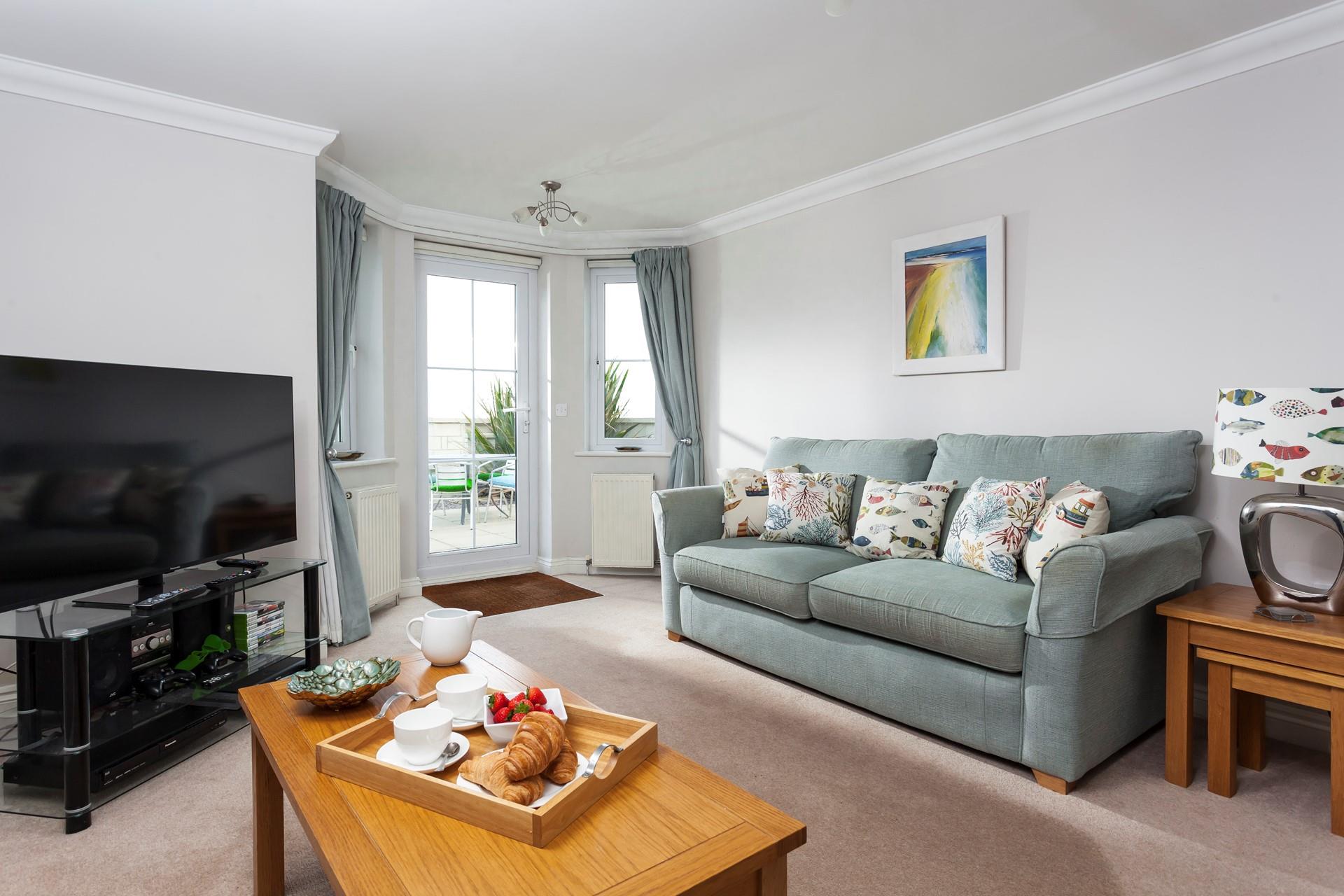 Get some fresh pastries in town to devour at breakfast with a fresh breeze running through the apartment.