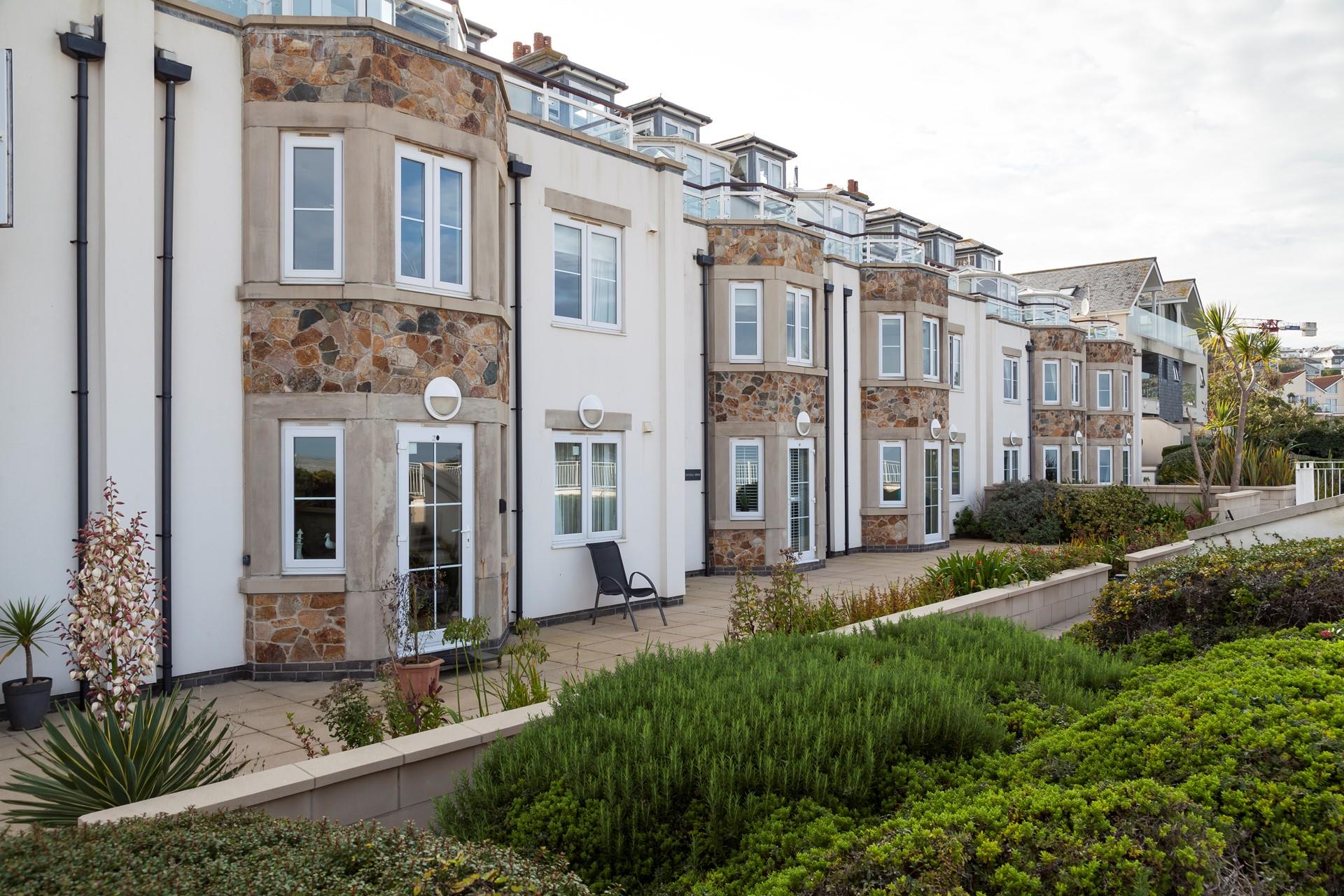 Capstan comes with parking so you can explore Cornwall knowing you have space to come back to.