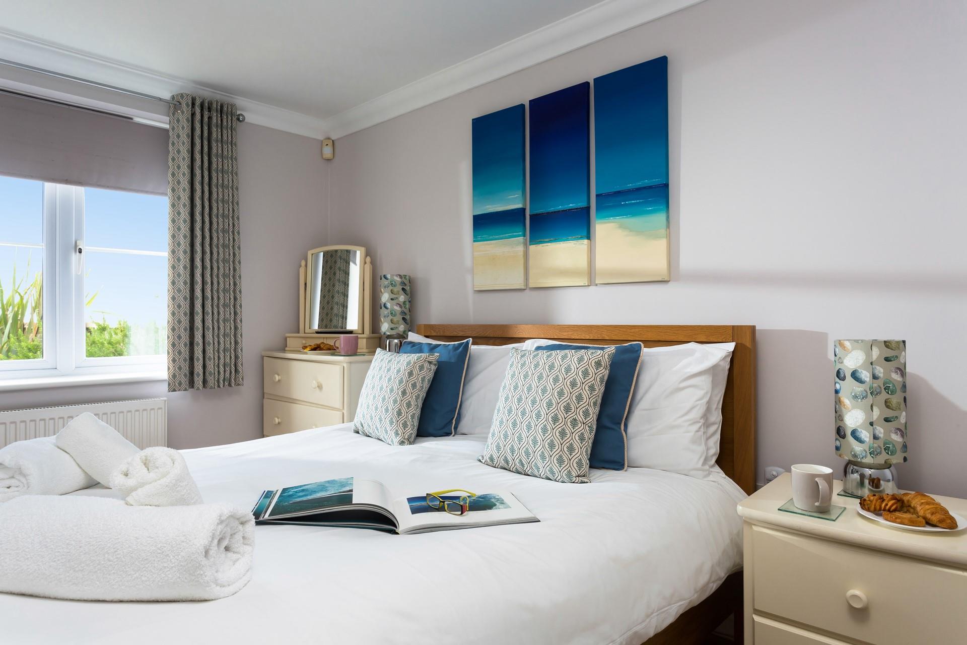 Wake up and get ready for the day in the en suite shower room.