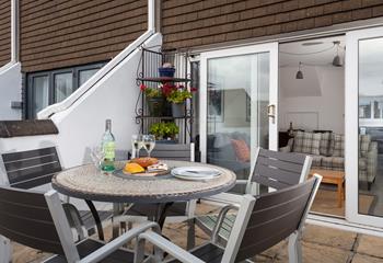 Enjoy an alfresco lazy lunch out on the balcony in the sunshine.