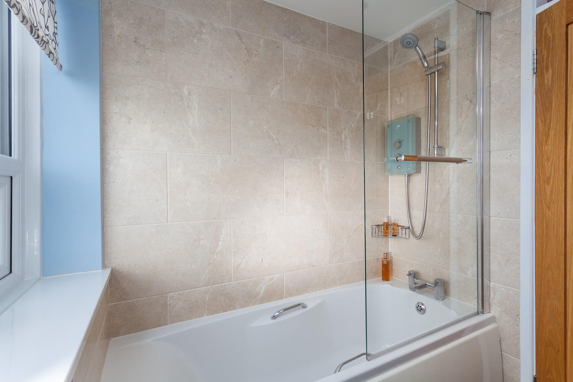 Run yourself a relaxing bubble bath and unwind from daily life. 