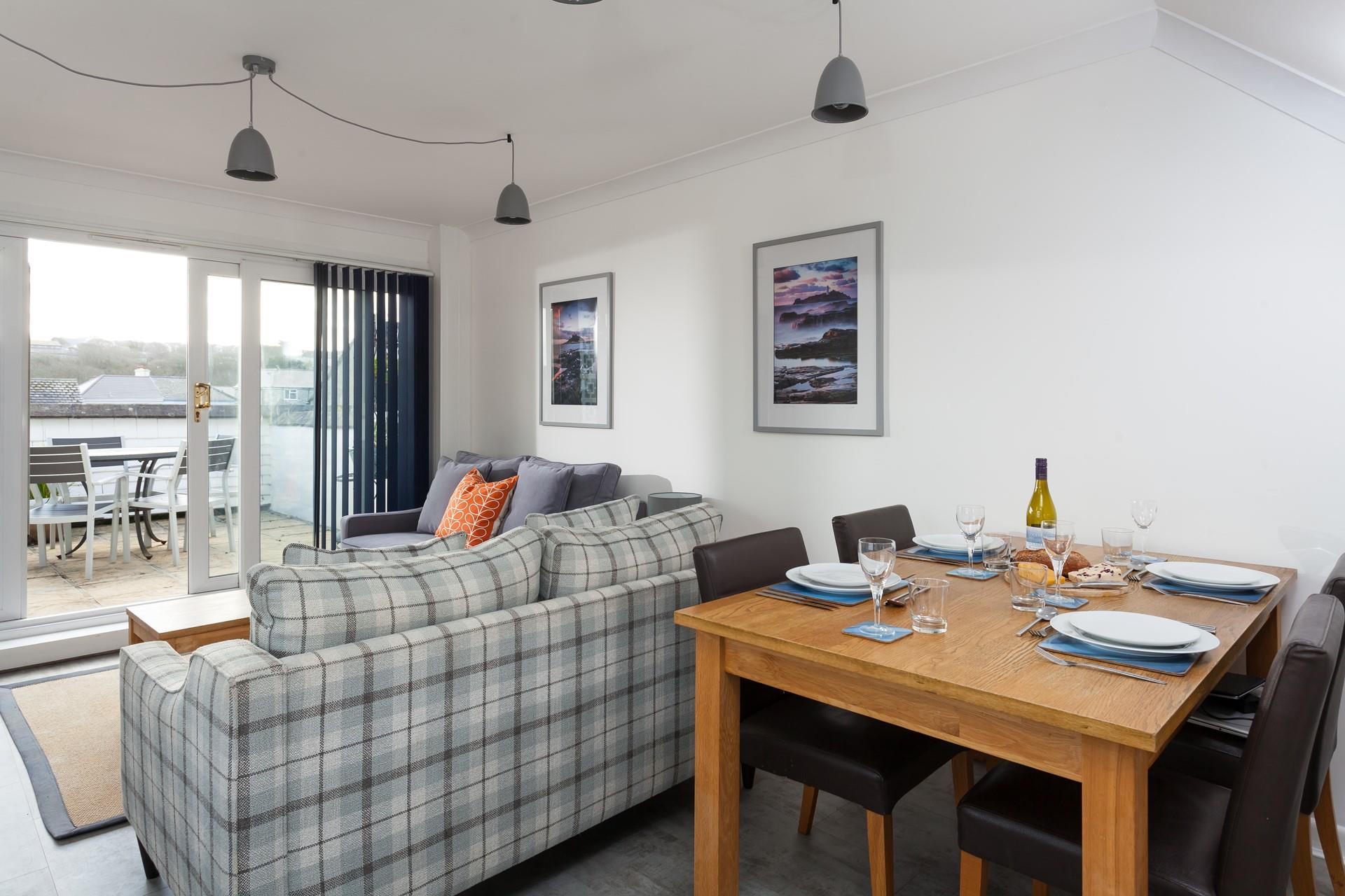 Open the patio doors and let the fresh sea air breeze run through the apartment.