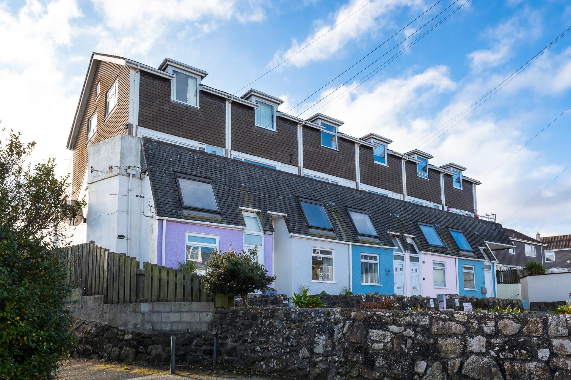 Take your pooch to run on the sand at year-round dog-friendly Bamaluz beach.