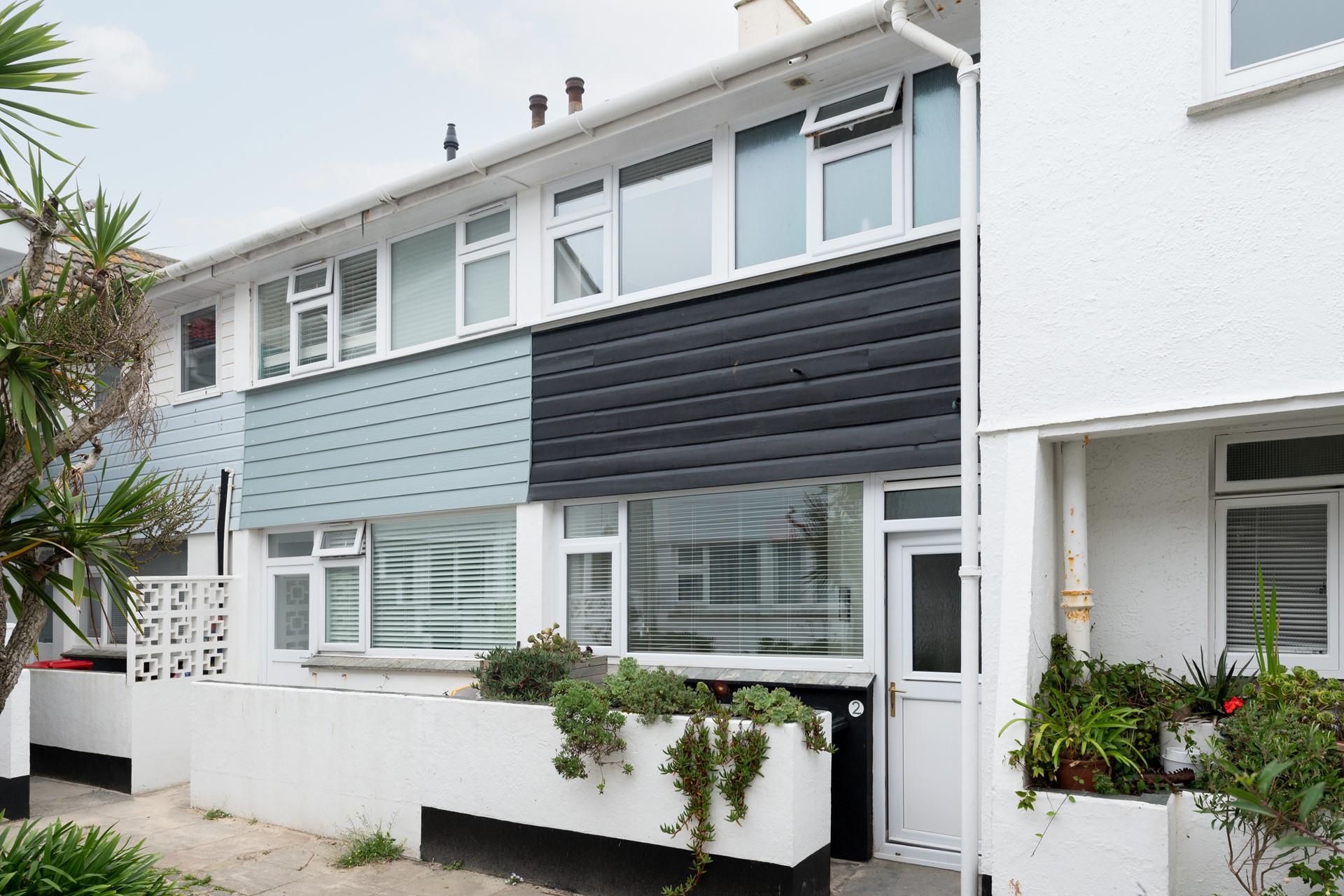 Situated steps away from Porthgwidden and Porthmeor beaches, you are minutes away from feeling the sand under your toes.