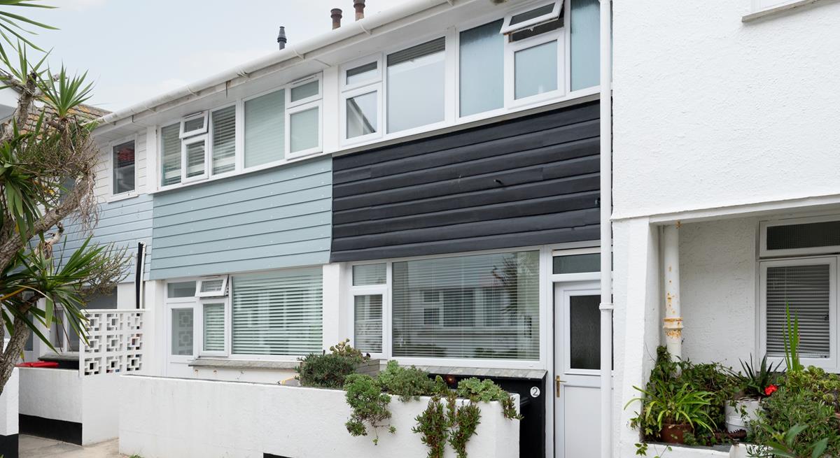 Situated steps away from Porthgwidden and Porthmeor beaches, you are minutes away from feeling the sand under your toes.