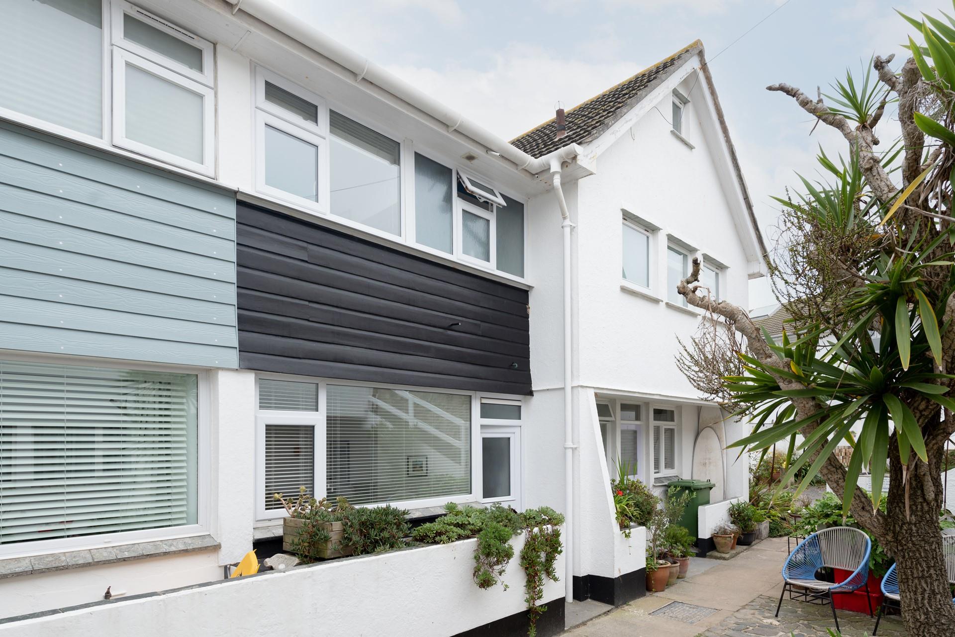 Your furry friend doesn't have to miss out, the whole family is welcome at 2 Beach Court.