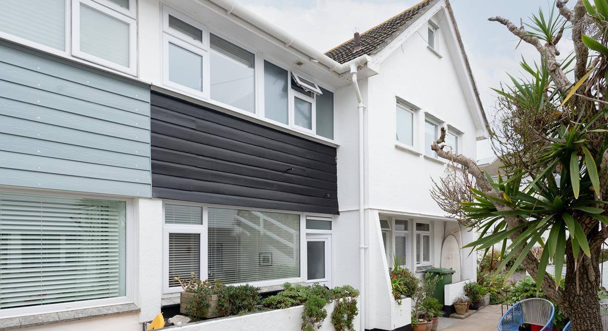 Your furry friend doesn't have to miss out, the whole family is welcome at 2 Beach Court.