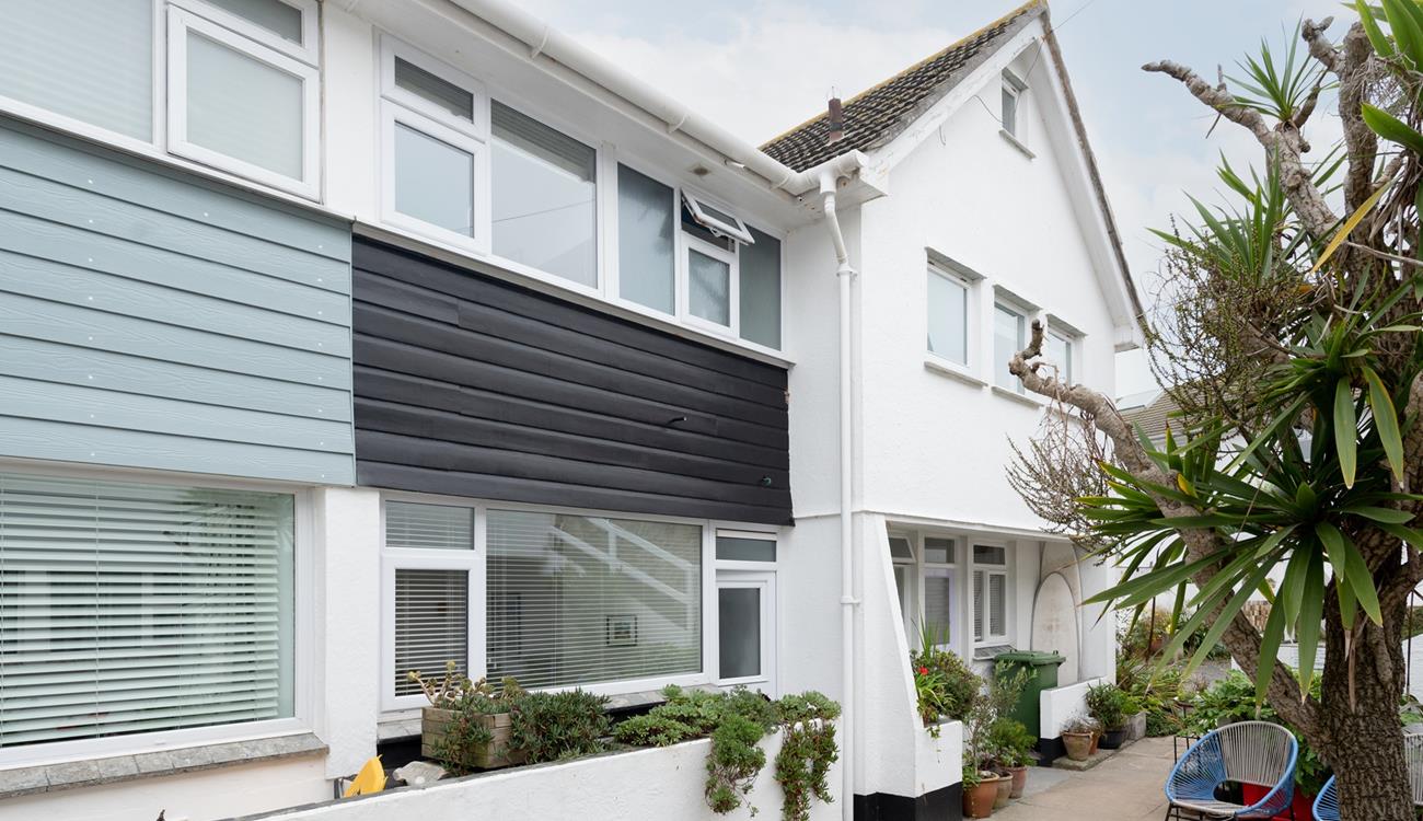 Your furry friend doesn't have to miss out, the whole family is welcome at 2 Beach Court.