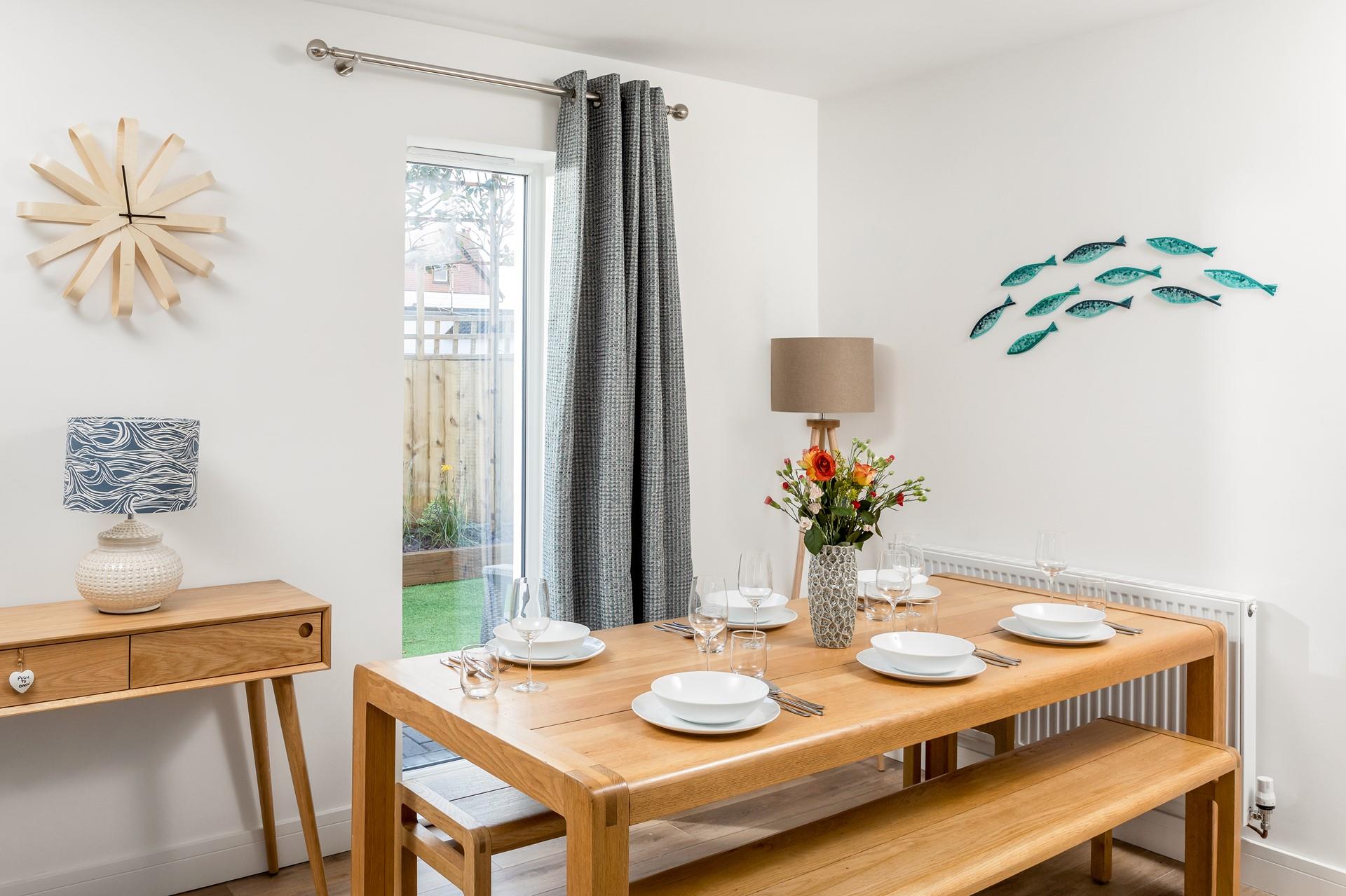 We love the fish glass art on the wall reflecting the location in the seaside town of Bude.