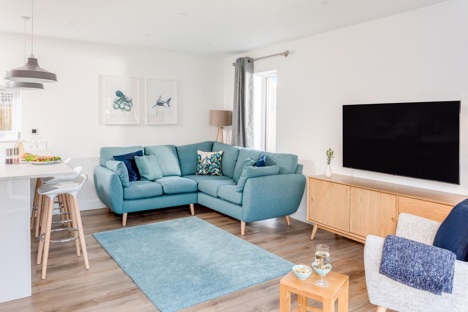 Sink into the sumptuous L-shaped sofa in the evening and enjoy pure relaxation with a great movie on.