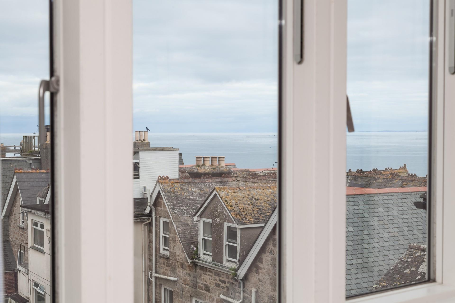 Situated close by to St Ives town, you can explore the local shops, cafes and restaurants.