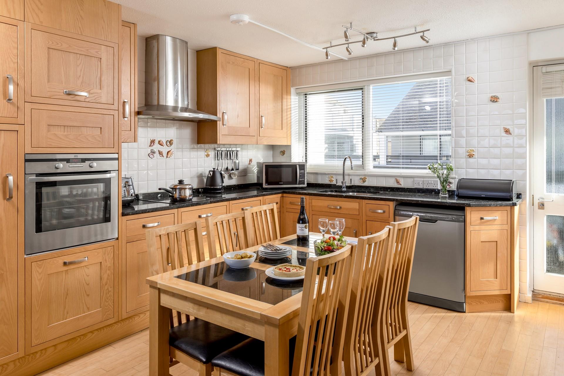 The kitchen is well-equipped, with all you need for a relaxing stay.