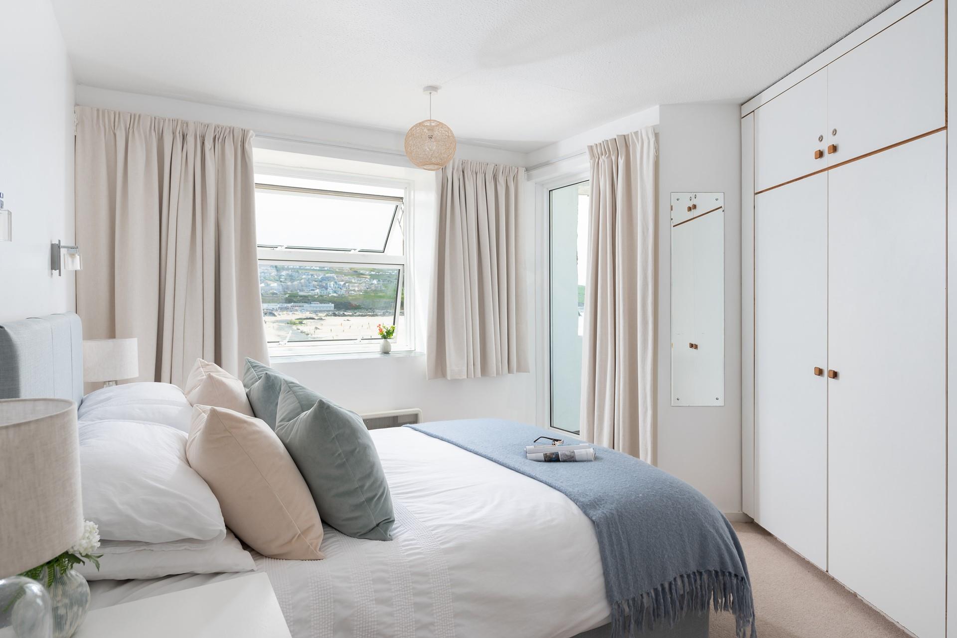 The spacious king size bed offers you a relaxing night's sleep.