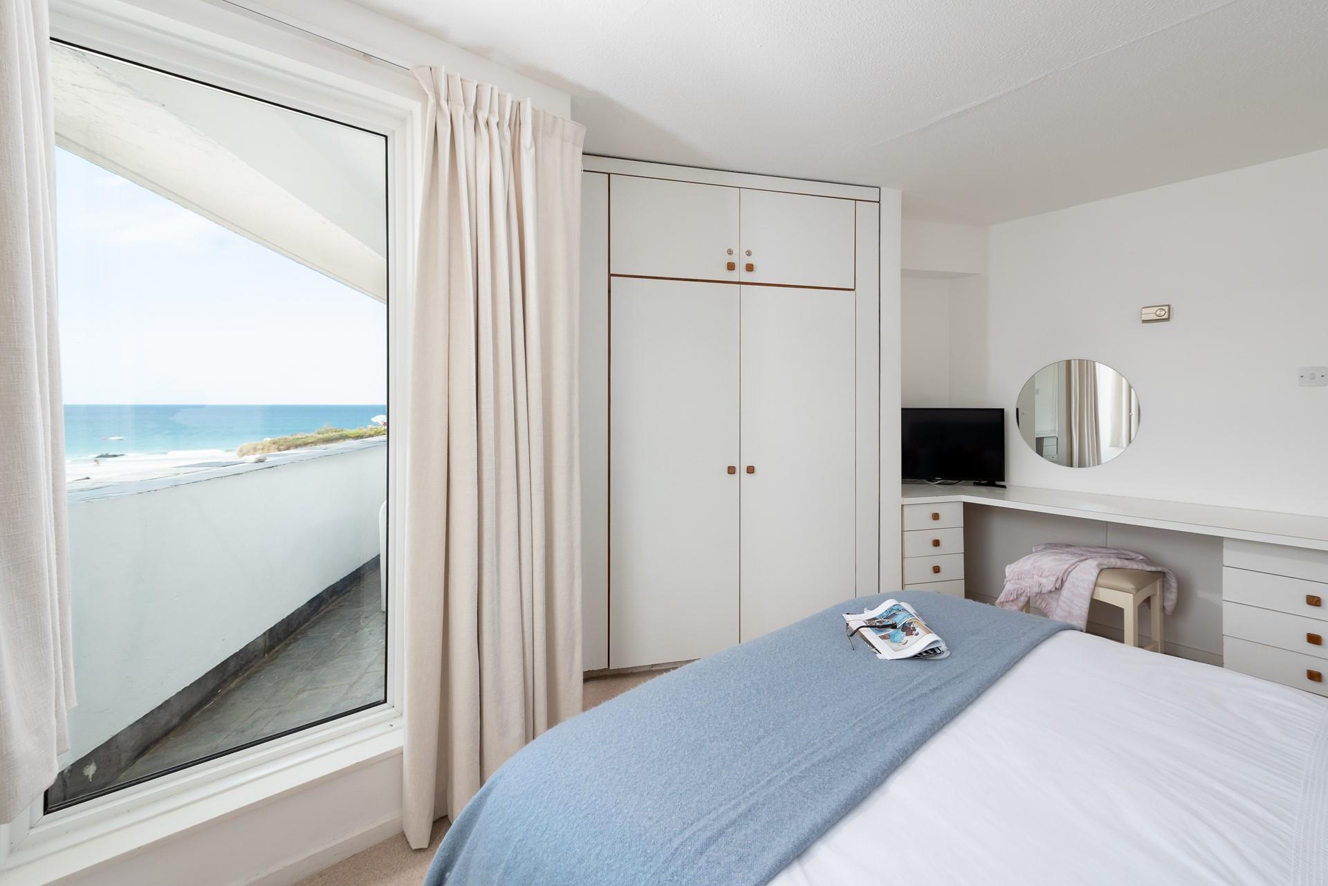 Listen to the waves as you drift off to sleep.