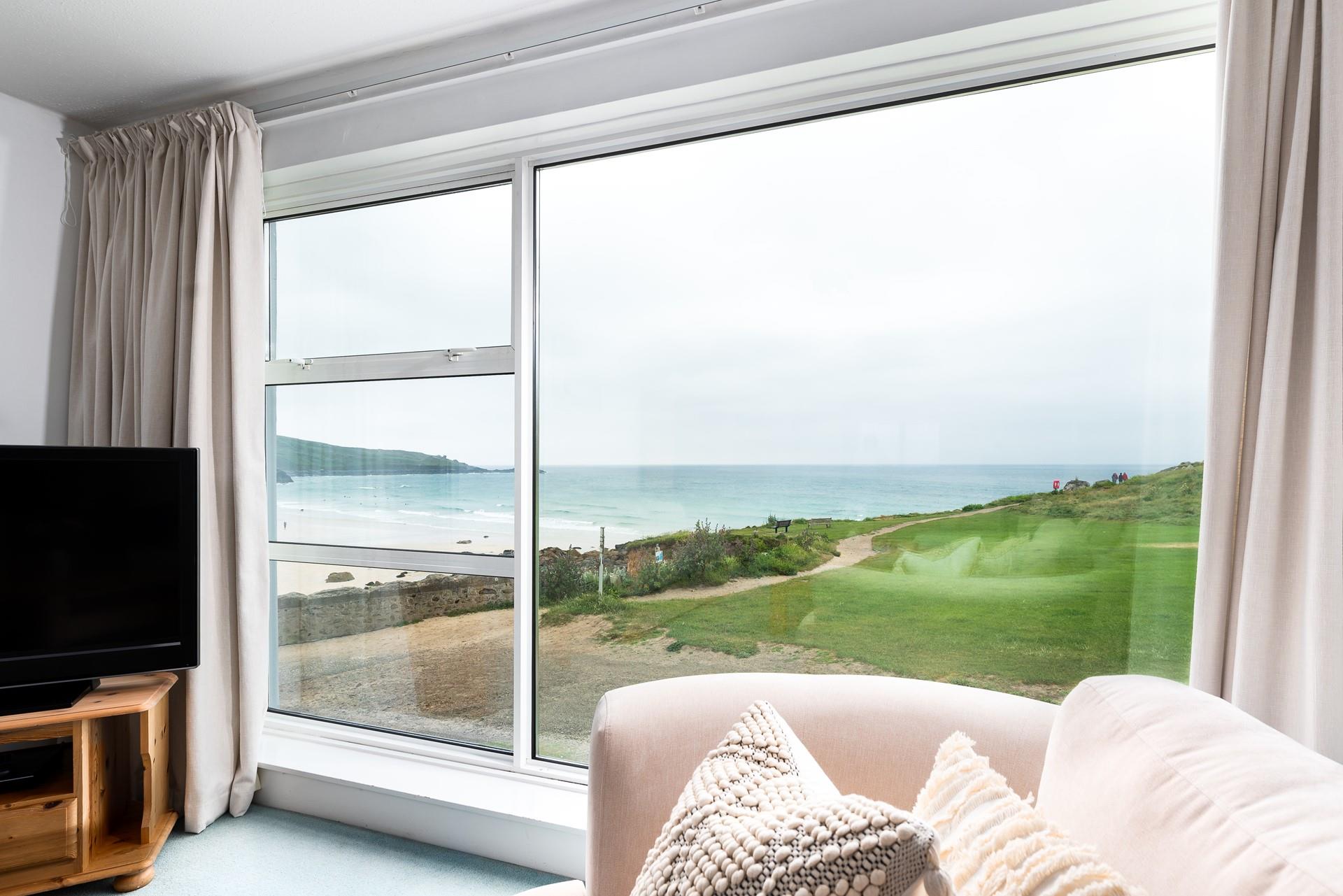 Situated between Porthgwidden and Porthmeor, perfect for families wanting a break by the sea.