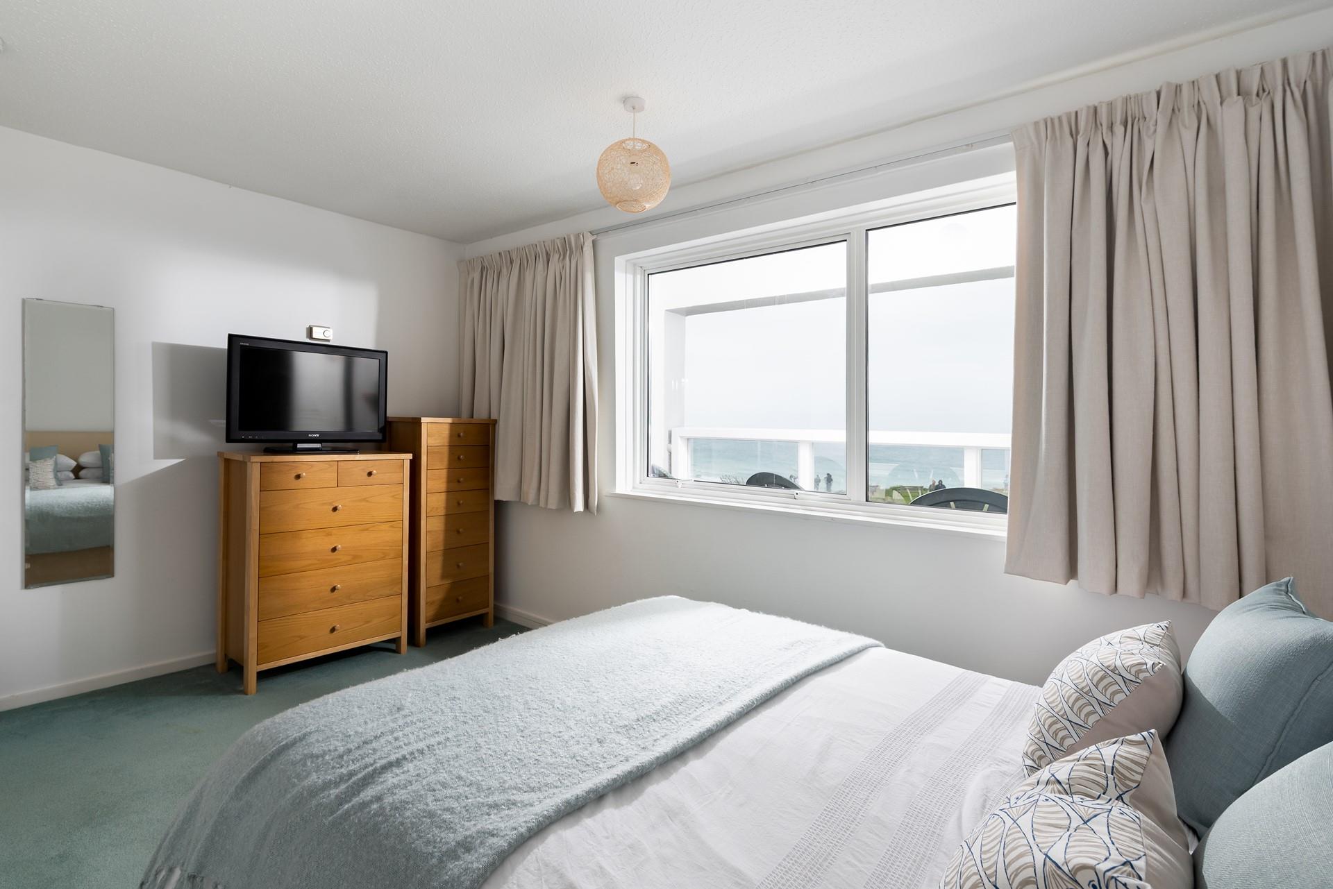 You can take in the views from dawn to dusk without having to leave the comfy bed.