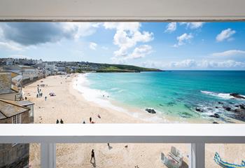 Beautiful blue flag beach Porthmeor is right on your doorstep.